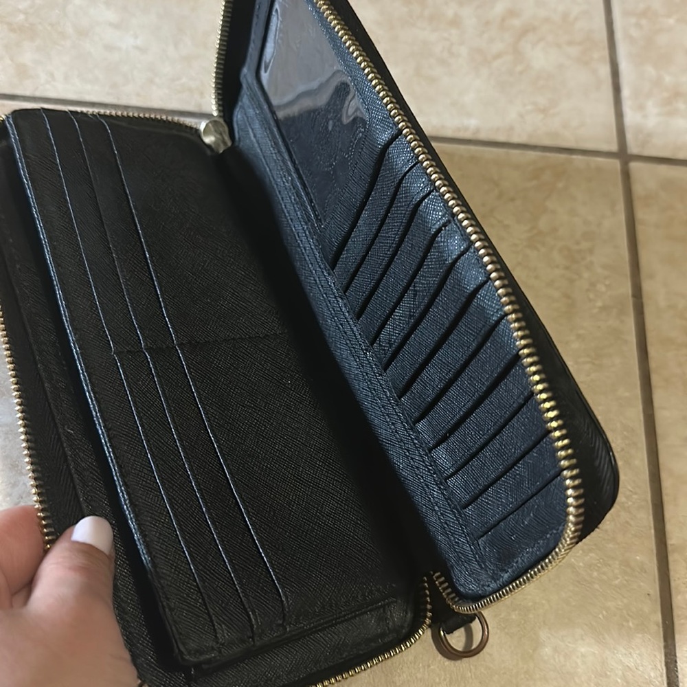 Large Saffiano Leather Continental Micheal Kors Wallet - Picture 3 of 4